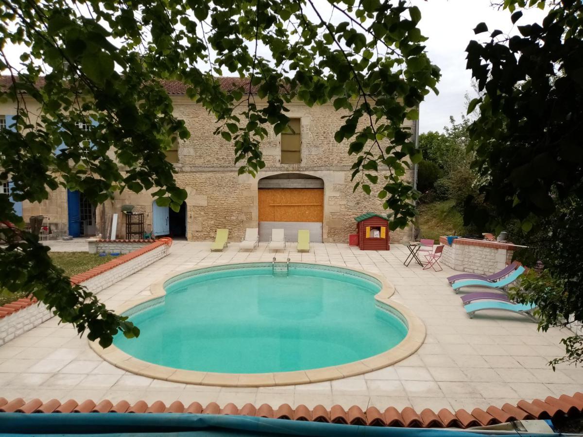 Bed and Breakfast Les Ormes De Belluire Exterior foto