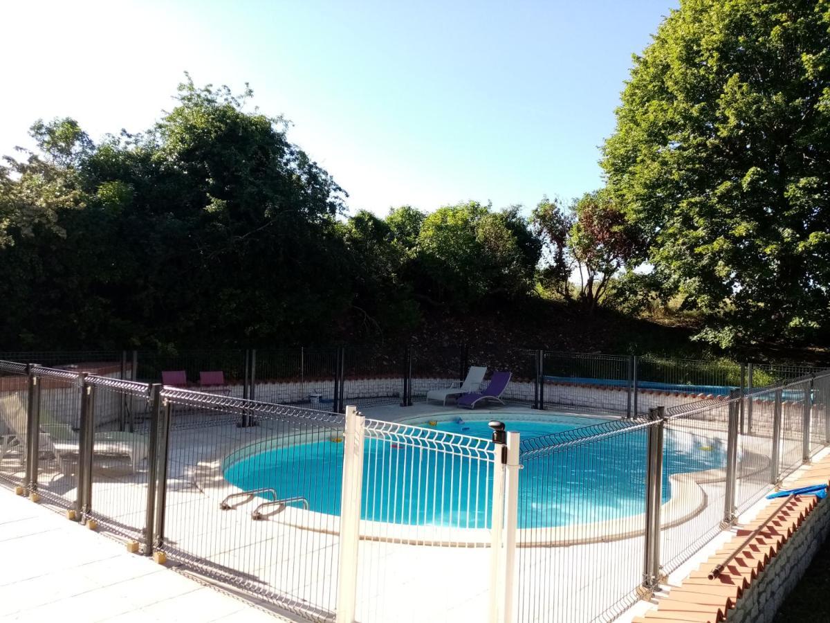Bed and Breakfast Les Ormes De Belluire Exterior foto